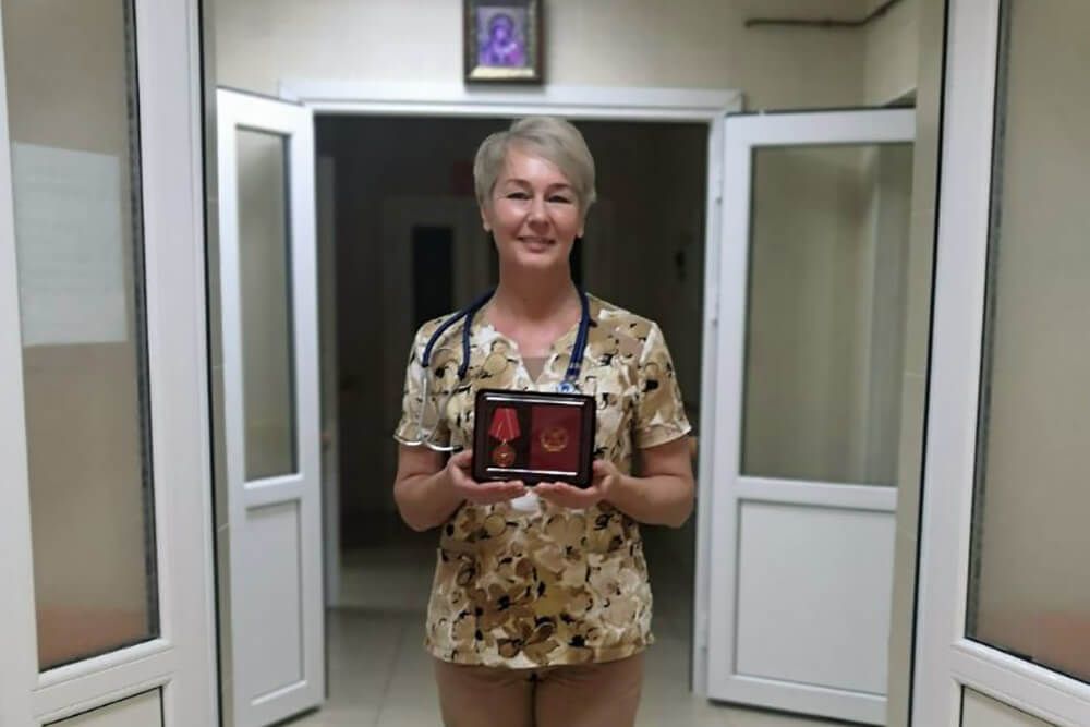 изображение награждения Вальшиной Светланы Николаевны за помощь в реабилитации раненых бойцов